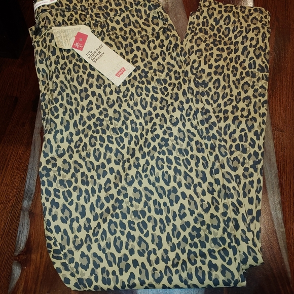 Levi's Plus Size  Leopard Pants..Size Various - Picture 6 of 10